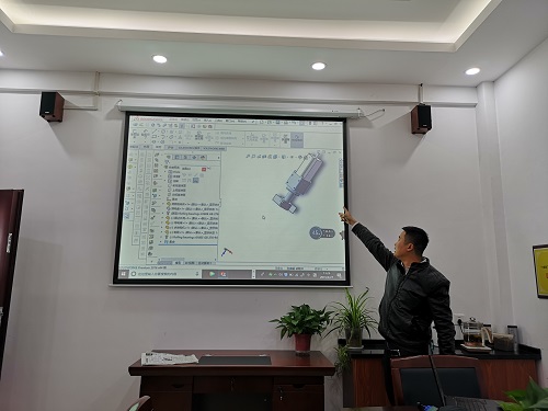 技能大师工作室召开部分核心成员研讨会议