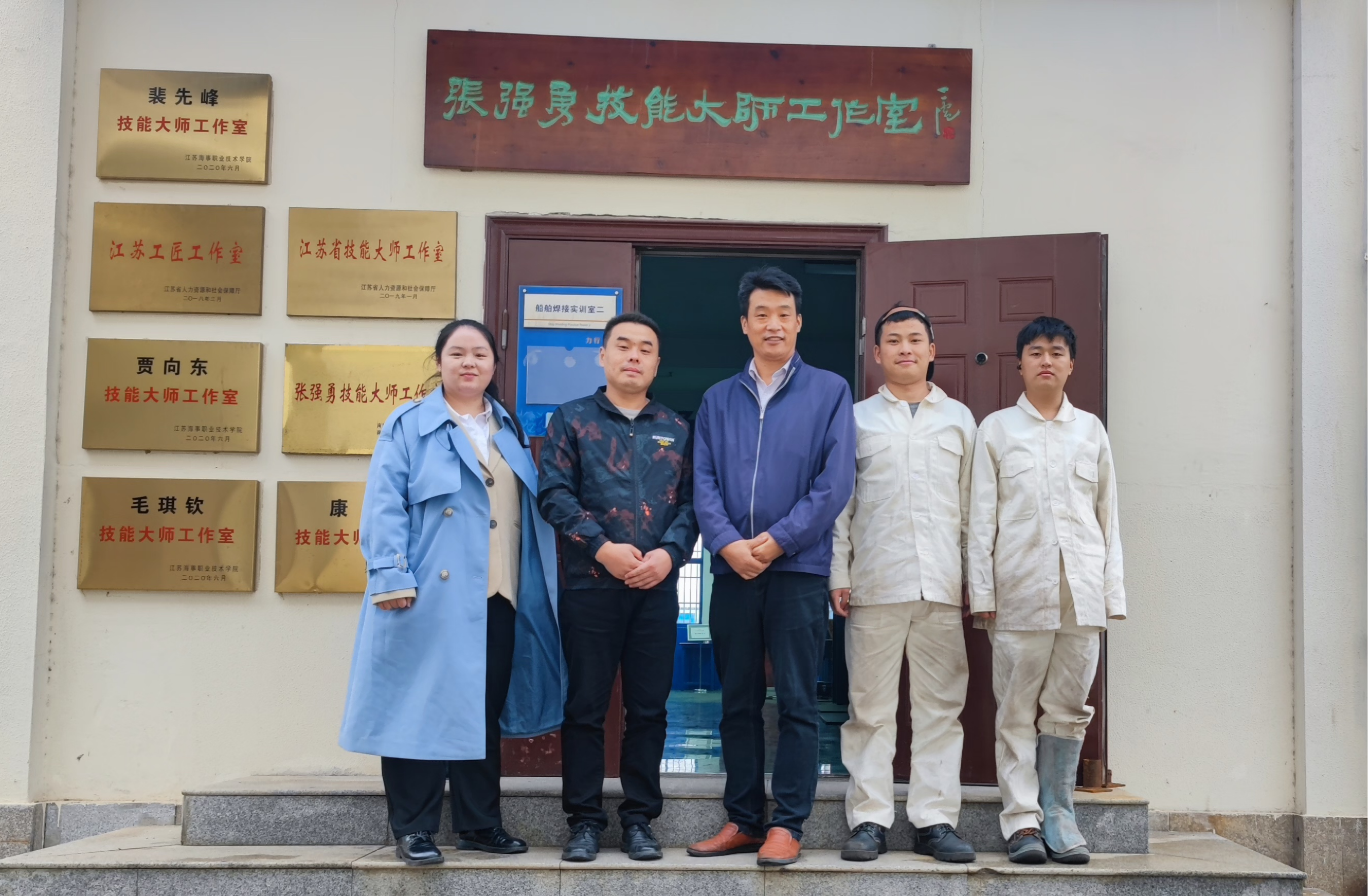 切磋交流 共同提高--徐工液压事业部来我校大师工作室进行合作交流