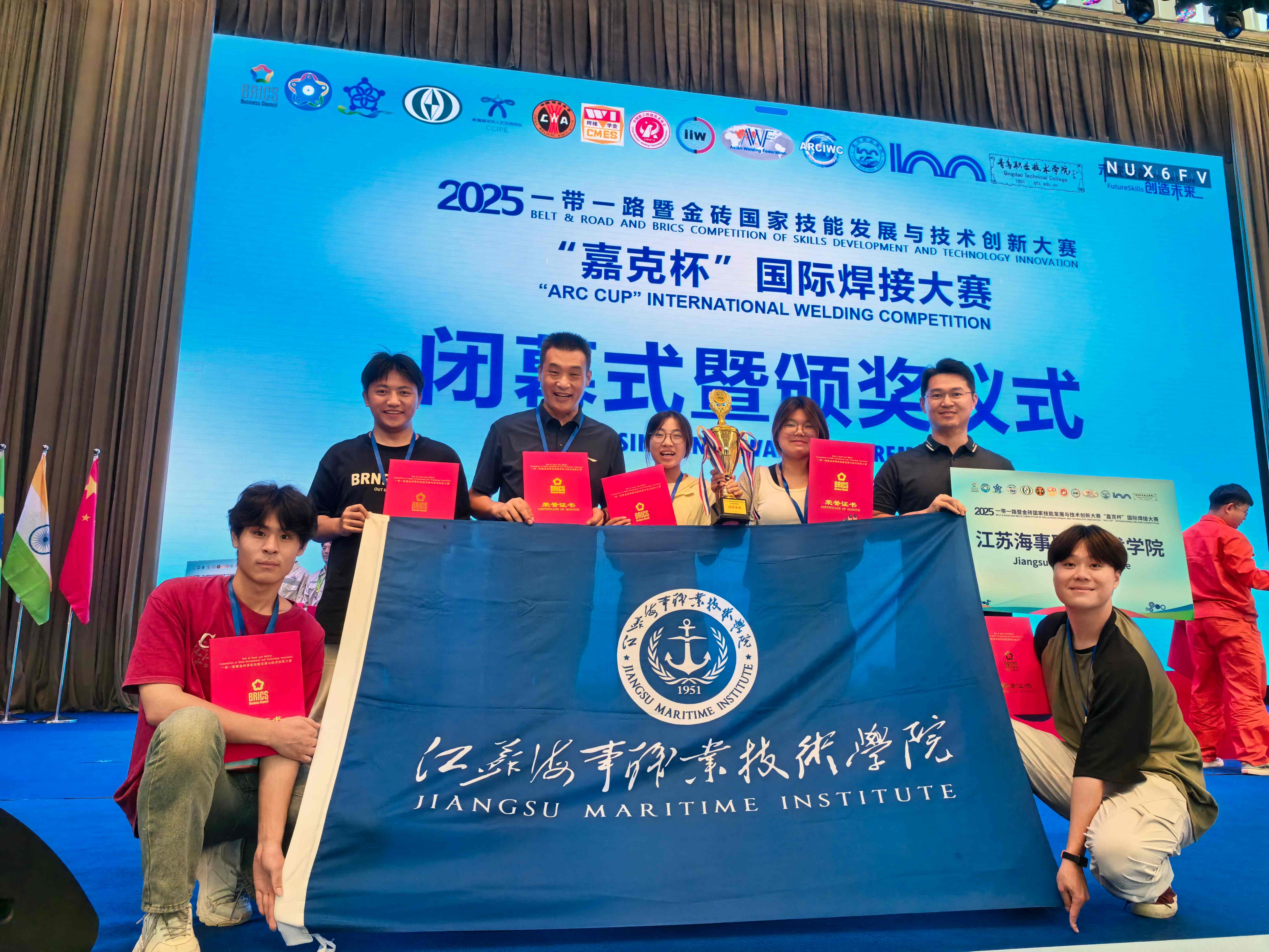 荣耀三连冠！技能大师工作室在国际焊接大赛中再添学生组团体金奖
